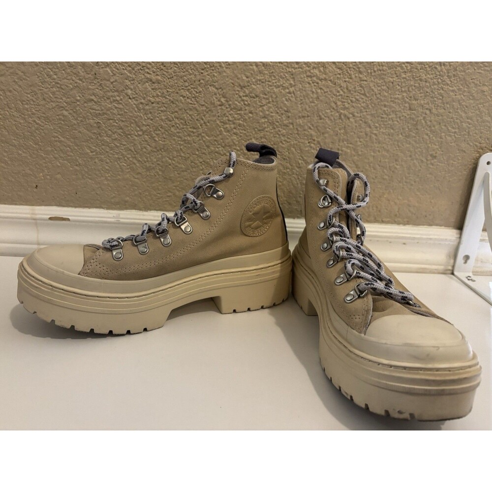Converse Chuck Taylor All Star Lugged Heel Women’s Size 7 Excellent Condition